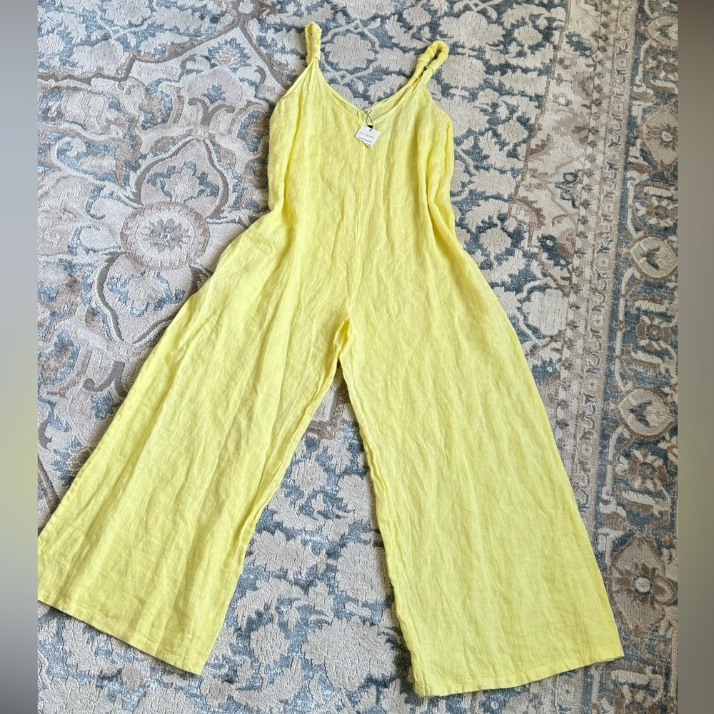 NWT Super cool jumpsuit/romper lemon yellow color Spanish brand size M